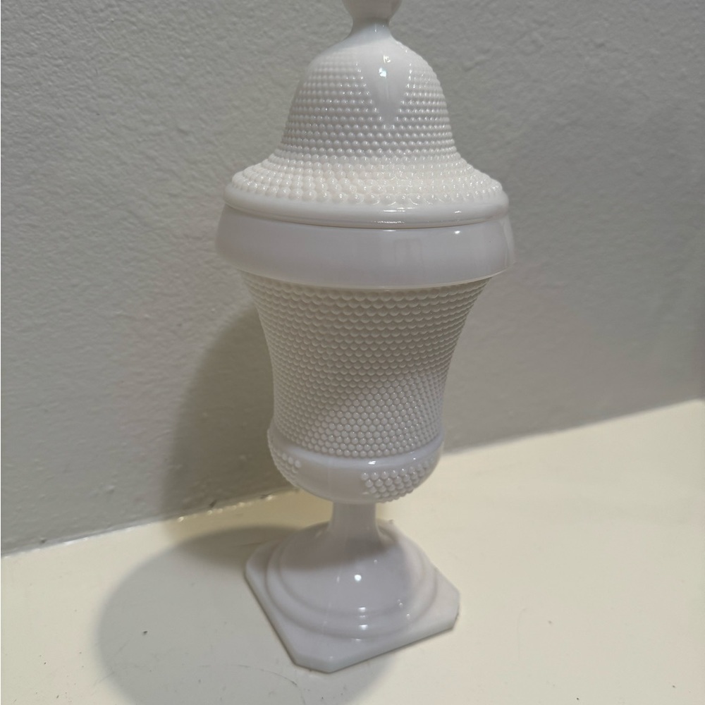 Vintage LE Smith Hobnail Milk Glass Apothecary Jar - Picture 6 of 9